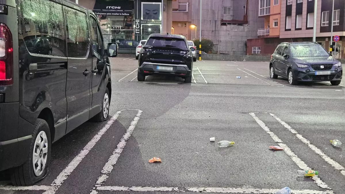Pinchan las ruedas de varios coches de alquiler de aficionados del Lyon en el entorno de Balaídos