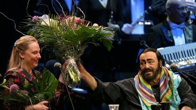 Simona Todaro-Pavarotti compartió escenario con su tío, ahora homenajeado.
