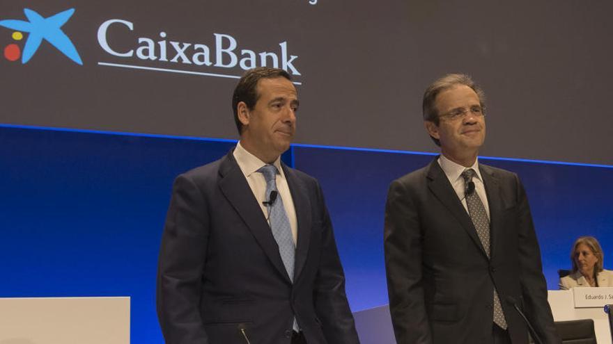 Gortázar y Gual en la junta de accionistas de CaixaBank.