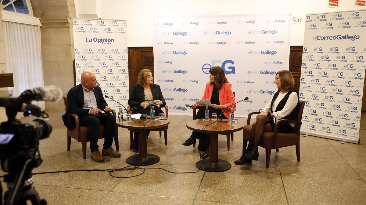 Herminio Martínez, izquierda, Elena Rivo, Susana López Carbia e Isabel Fraga, en el Foro Emprego e Inclusión