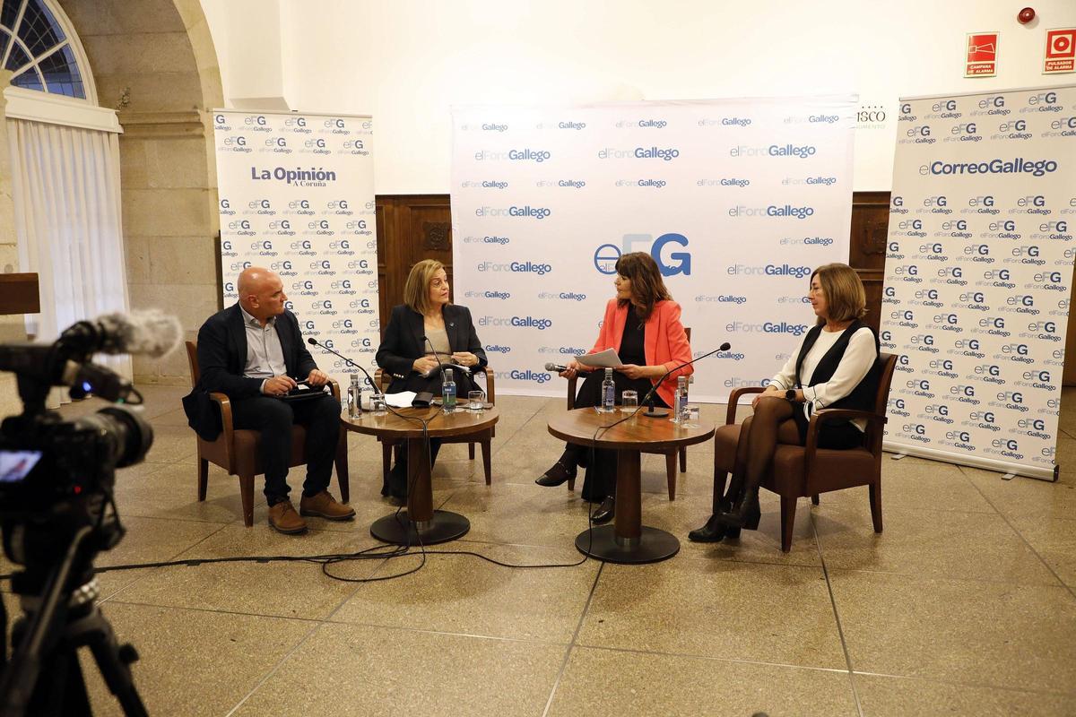 Herminio Martínez, izquierda, Elena Rivo, Susana López Carbia e Isabel Fraga, en el Foro Emprego e Inclusión