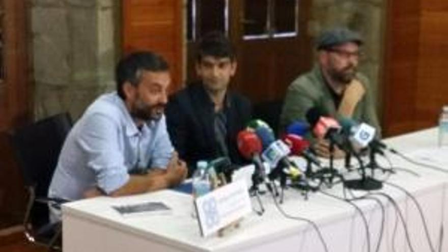 Xulio Ferreiro, Jorge Suárez y Martiño Noriega en el Ateneo Ferrolano.