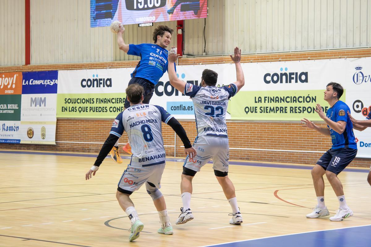 Mikel Galán durante un encuentro de la presente temporada.