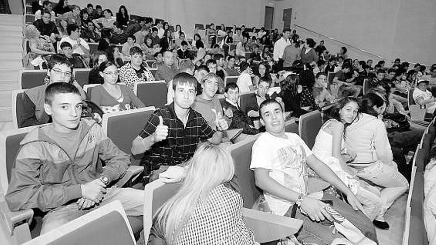 Alumnos de Mieres, en una de las proyecciones de «Cine en la Enseñanza» en la Casa de Cultura.