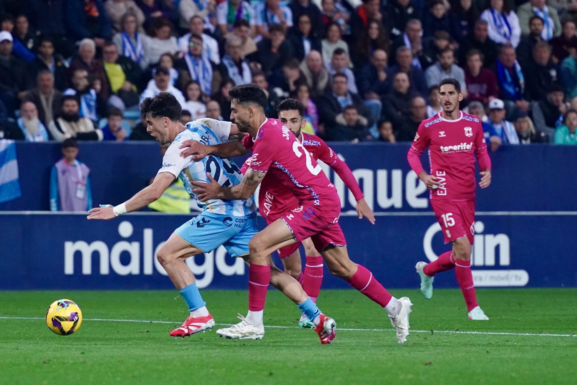 Encuentro disputado entre el Málaga CF y el CD Tenerife, en La Rosaleda