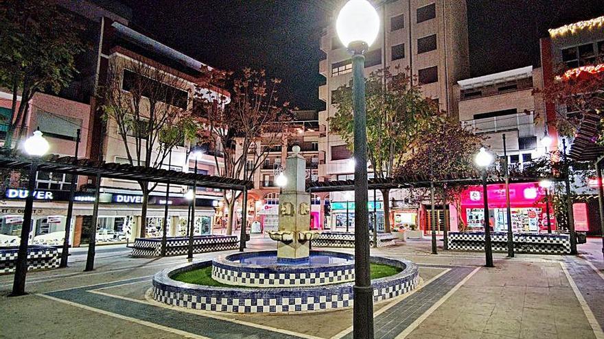 Las luminarias LED instaladas en la plaza Sagasta de Elda.