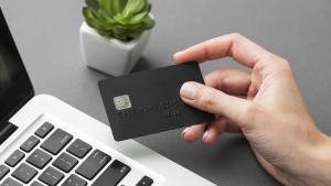 La tarjeta de crédito supera al préstamo como el método más utilizado por los españoles para financiar sus vacaciones.