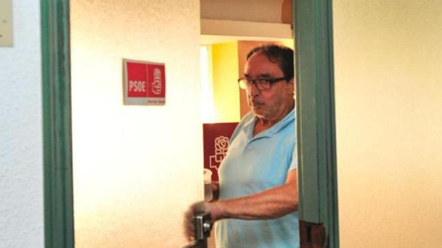 Ángel Franco, en la sede del PSOE de Alicante, en una imagen de archivo. | MATÍAS SEGARRA