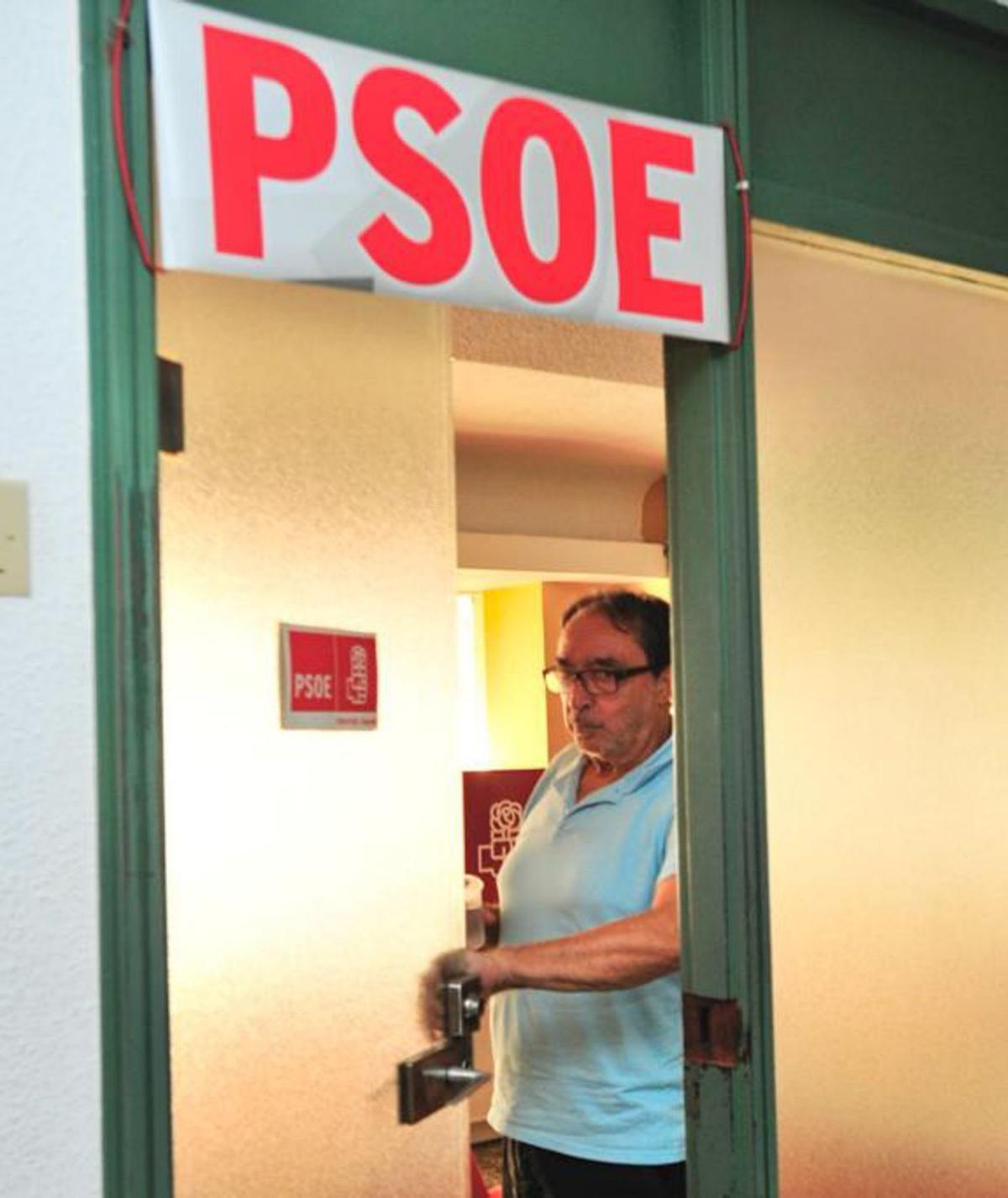 Ángel Franco, en la sede del PSOE de Alicante, en una imagen de archivo. | MATÍAS SEGARRA
