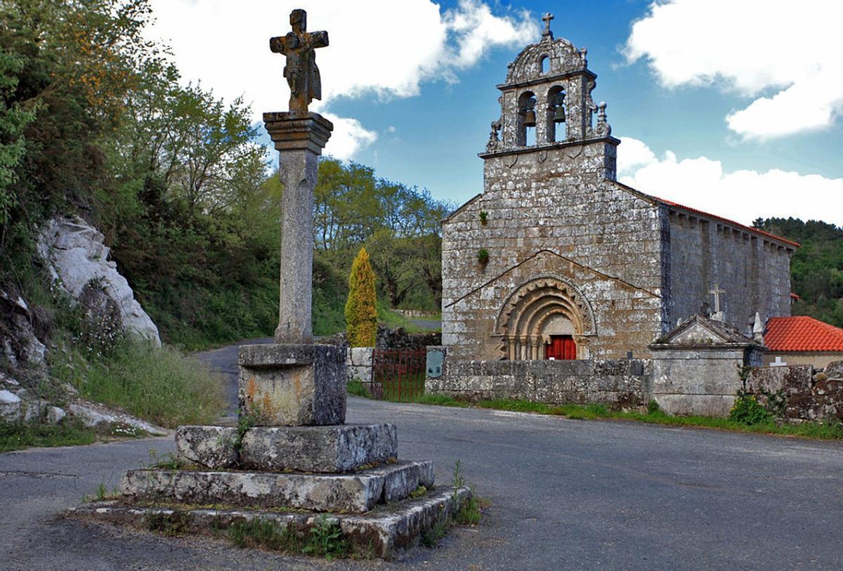 Vista exterior da igrexa de San Pedro de Bembibre.