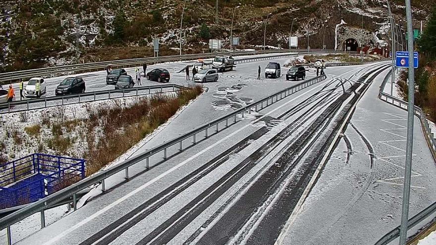 Una nueva granizada provoca el corte de la A-23 en Monrepós