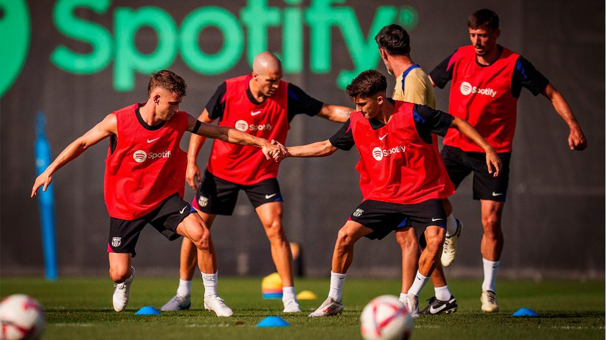 Intensidad en un nuevo entrenamiento del FC Barcelona
