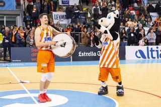 A Coruña quiere ACB: Así celebra la afición naranja el gran triunfo del Leyma frente al Estudiantes