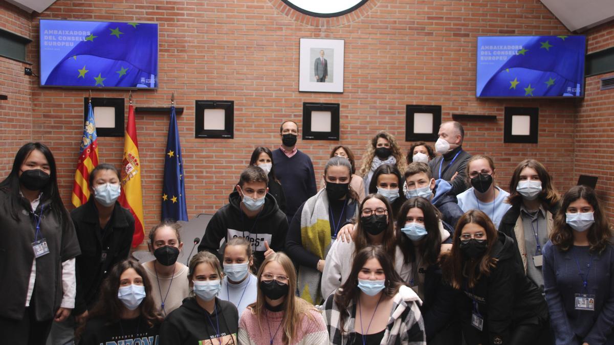 Els ambaixadors i ambaixadores del Consell Europeu pertanyents a l&#039;IES Salvador Gadea.