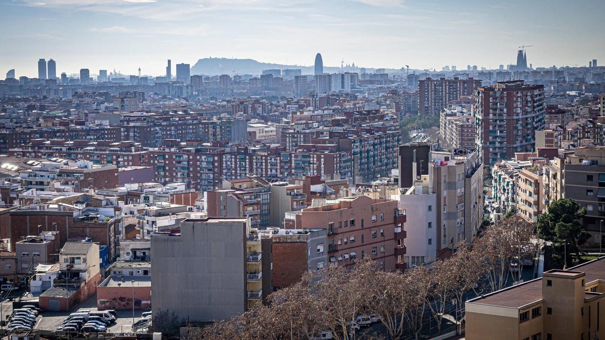 Vista aérea de Barcelona desde el Turó d'en Caritg de Badalona.