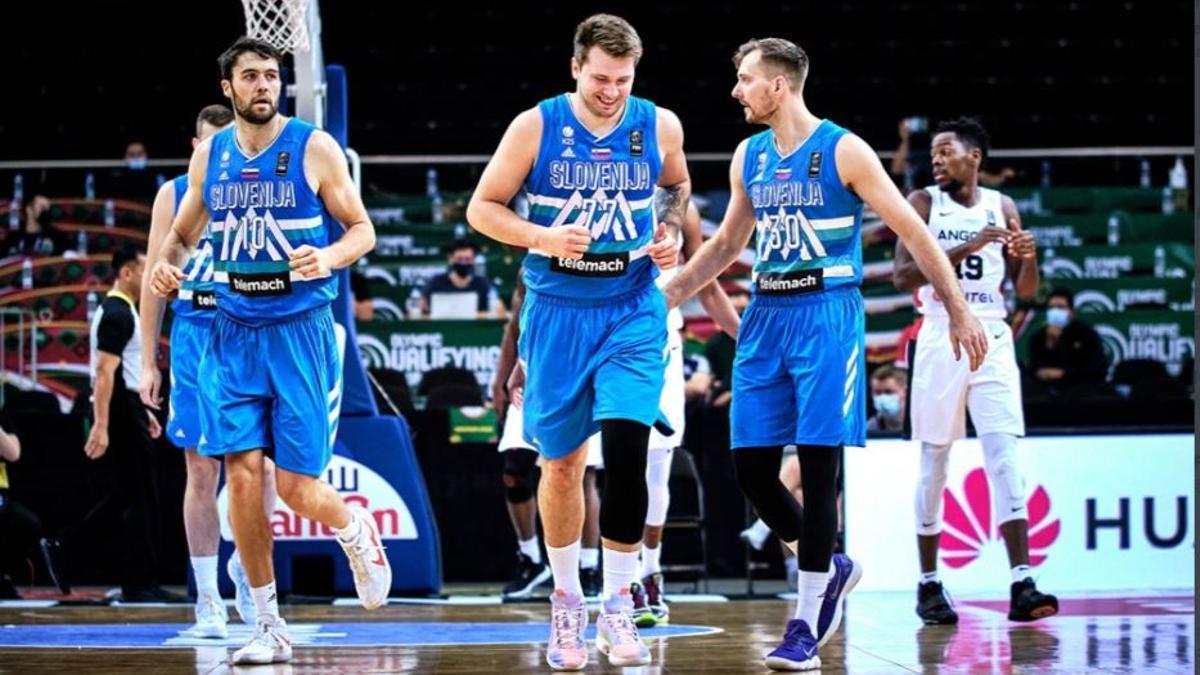 Mike Tobey y Luca Doncic, con la selección eslovena.