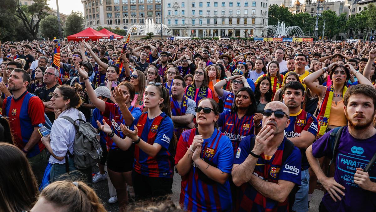 Pantalla Gigante para ver la final de la champions femenina en plaza Catalunya.