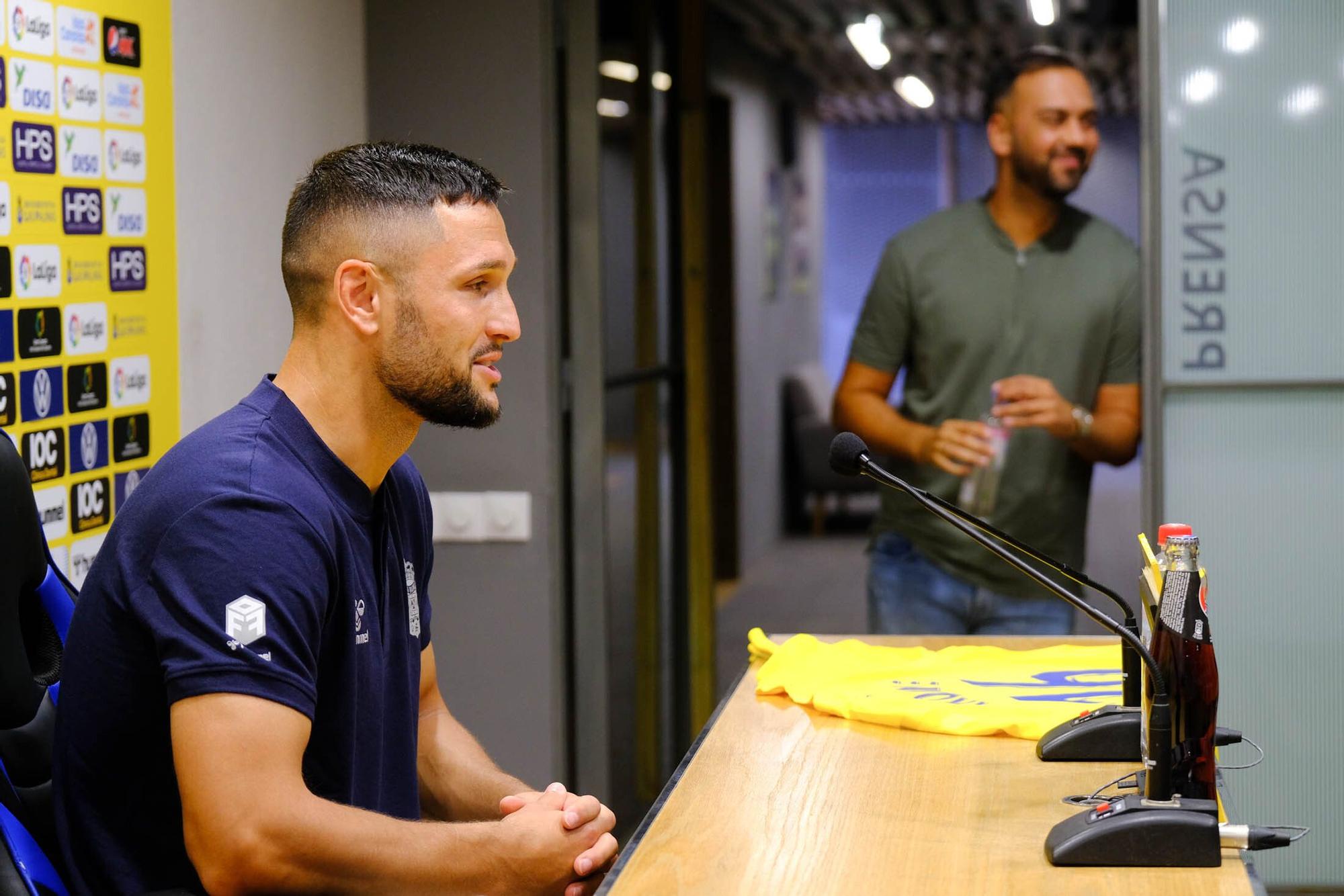 Presentación de Florin Andone, nuevo delantero de la UD Las Palmas