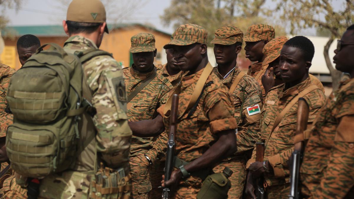 Un grup de soldat de l&#039;exèrcit de Burkina Faso