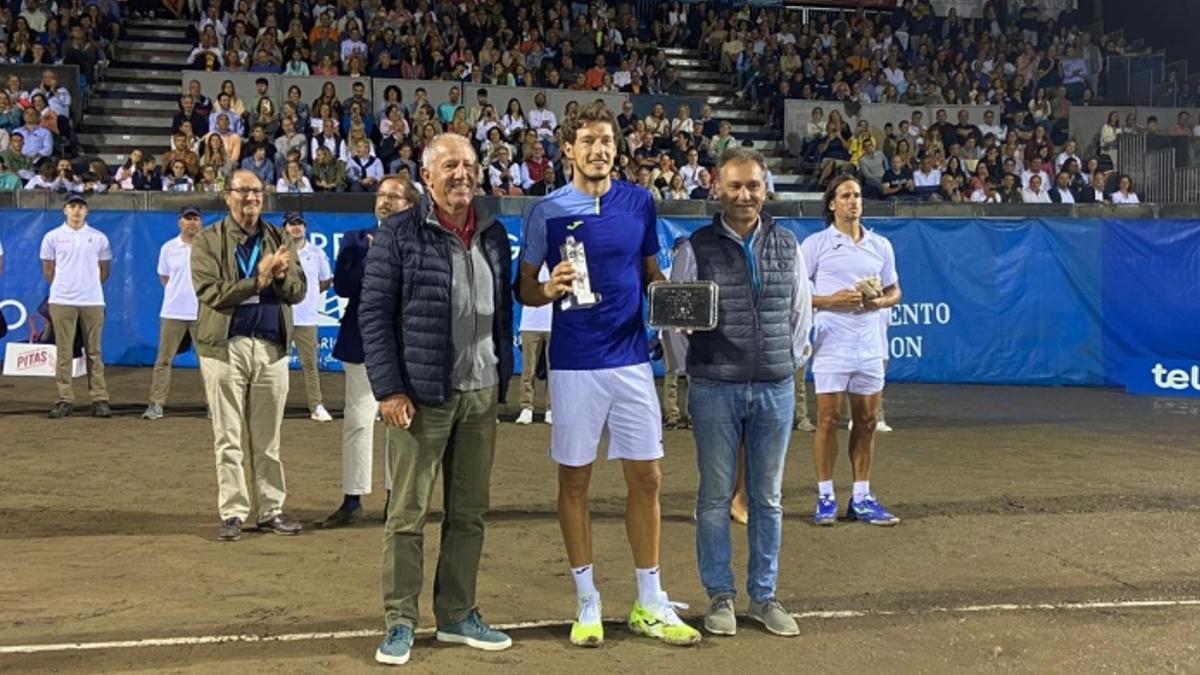 Pablo Carreño con el título de campeón del XXXV Torneo Tenis Playa de Luanco