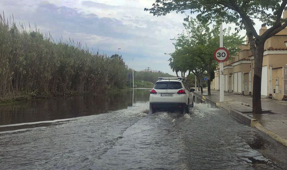 Las precipitaciones dejan numerosas vías cortadas en Sagunt.