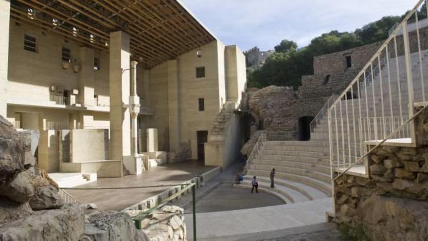 Fugas de agua y falta de luz amenazan al Teatro Romano tras 22 años de abandono