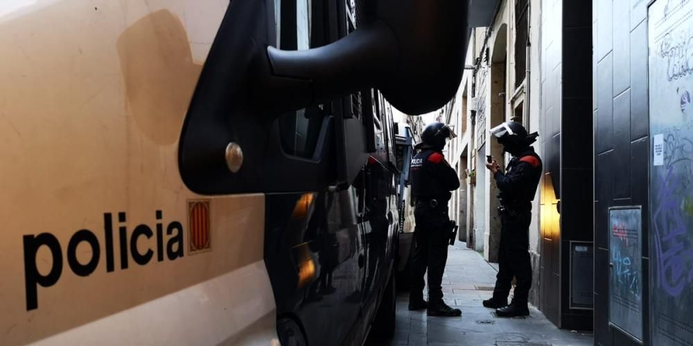 Macrooperatiu policial a Barcelona contra els narcopisos