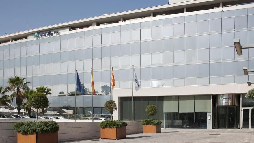 Almirall cuadruplica su beneficio neto en 2025 y dispara sus ventas un 12,4%, hasta los 1.108 millones