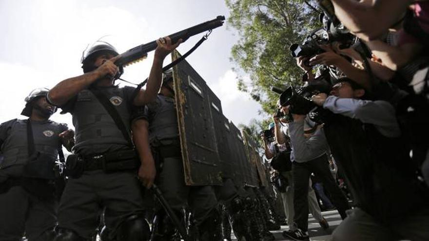 Al menos 5 heridos en una protesta en Sao Paulo contra el Mundial el día que se inaugura