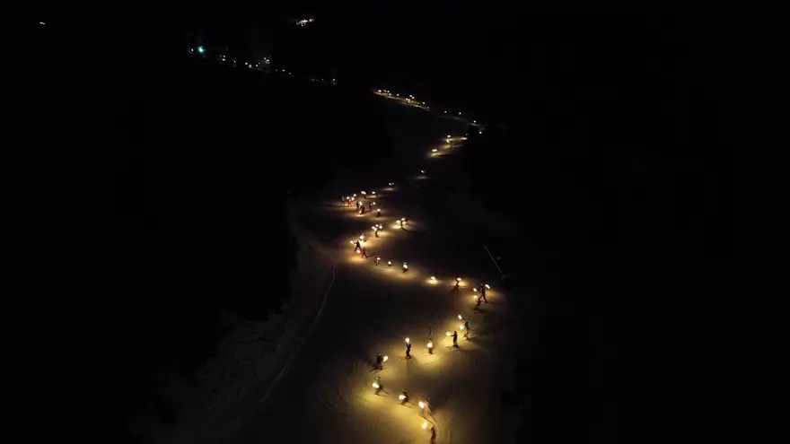 25è aniversari d'Alp2500: la baixa de torxes, des de dins
