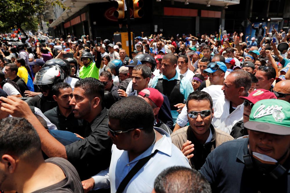 Tensió a Veneçuela per l'aixecament civil promogut per Guaidó