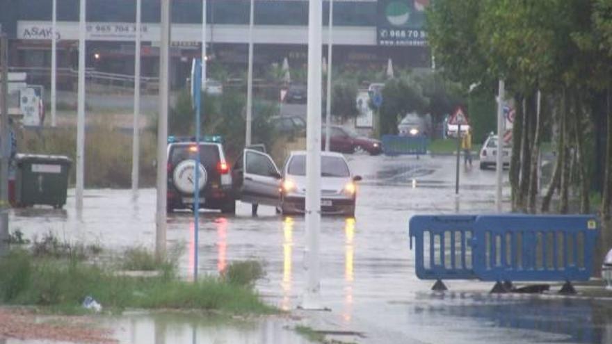 Imagen de una de las inundaciones que se producen en las inmediaciones del parque empresarial cada vez que se registran precipitaciones.