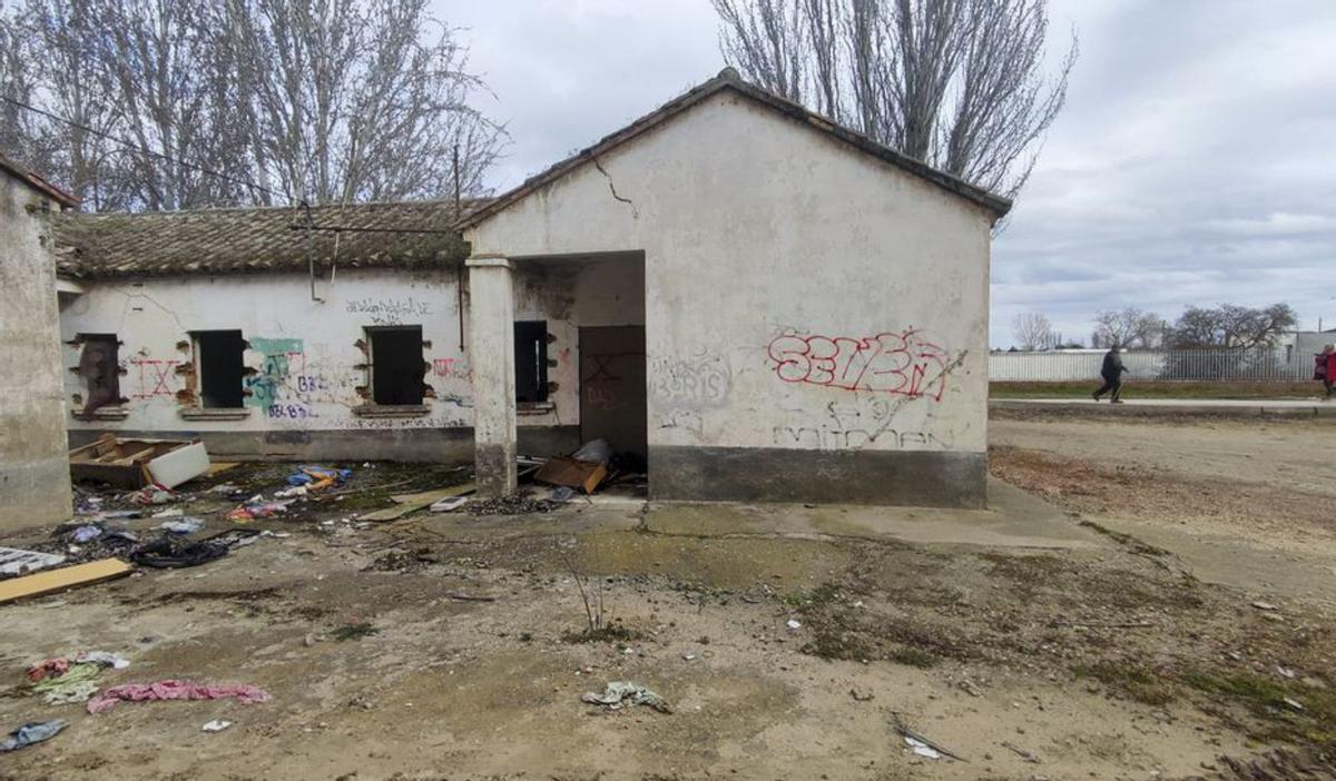 Las casas de la ría expropiadas cumplen dos años pendientes de la demolición