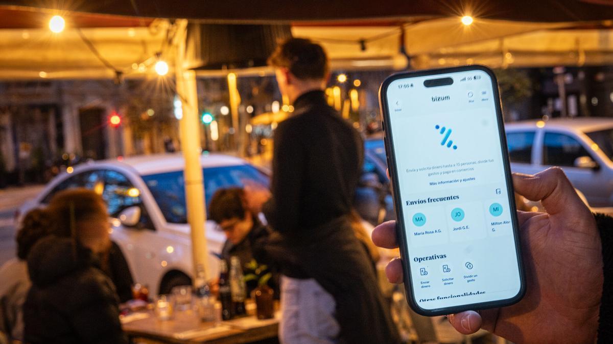 Bizum Pay: cómo se usa el nuevo sistema para pagar con el móvil en tiendas y comercios