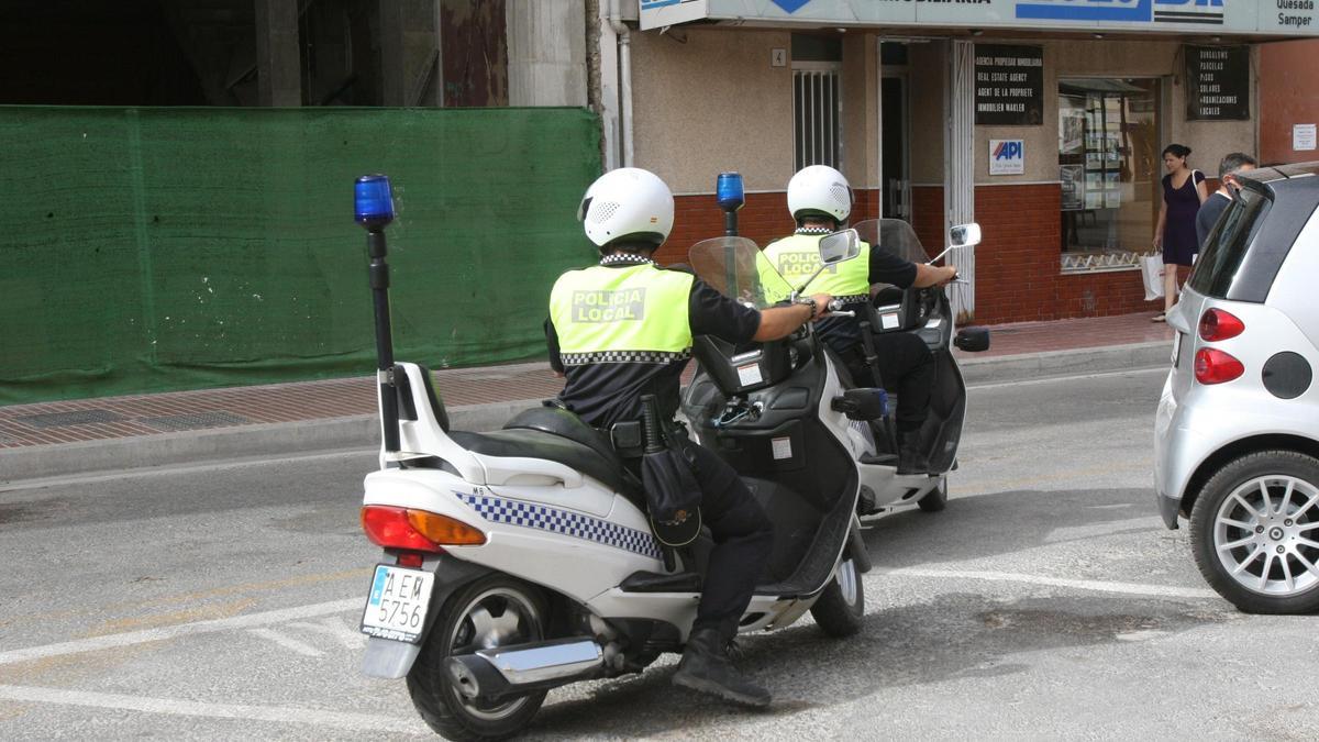 Una imagen de archivo de la Policía Local de Santa Pola.