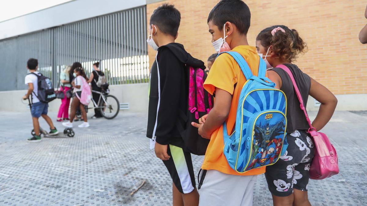 Vuelta al cole en un centro escolar de València, en una imagen de archivo.