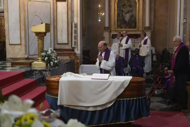 Funeral de Emili Marin, director de la revista Sao y sacerdote