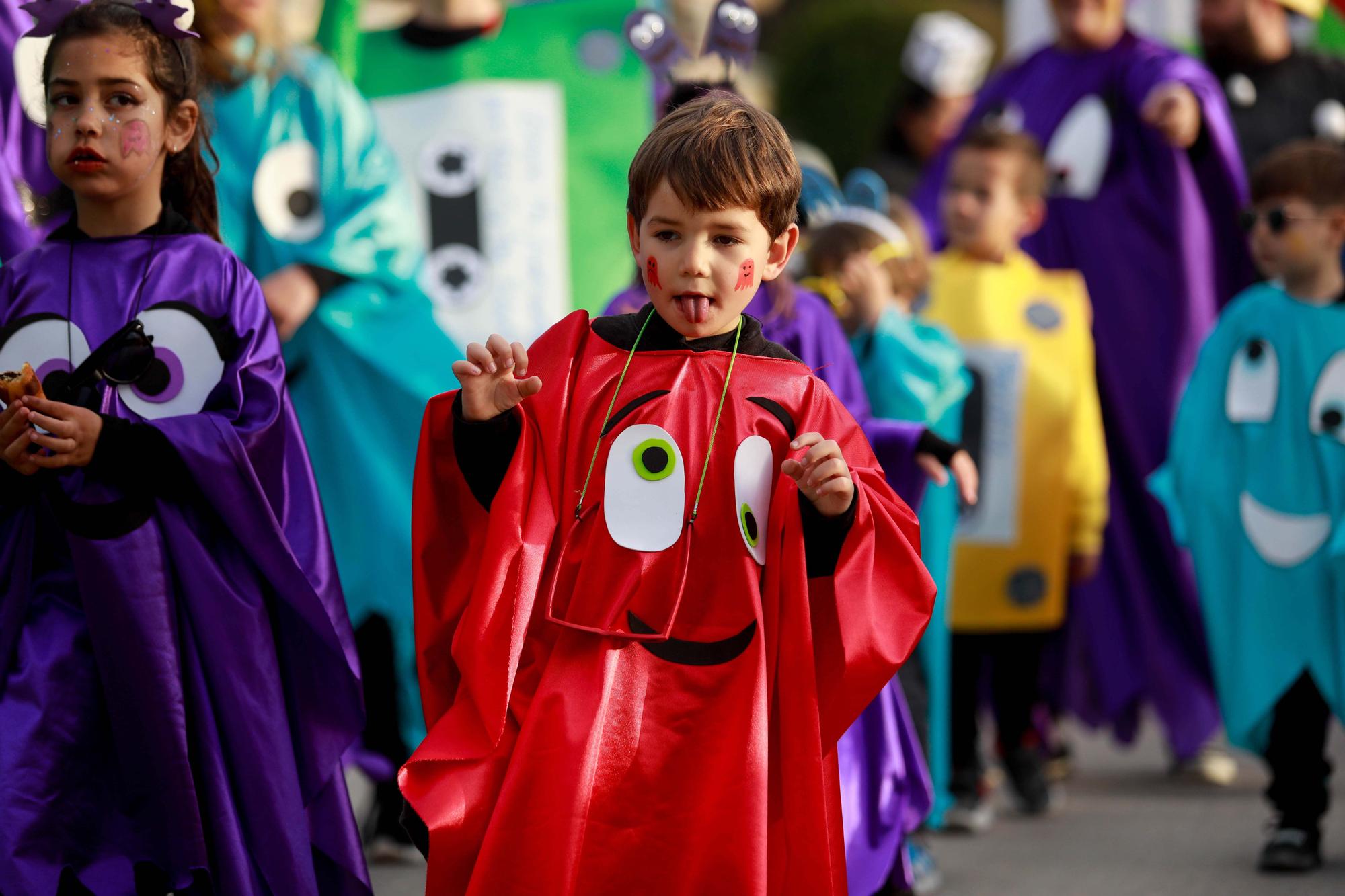 Todas las imágenes de la rúa de carnaval 2023 en Santa Eulària