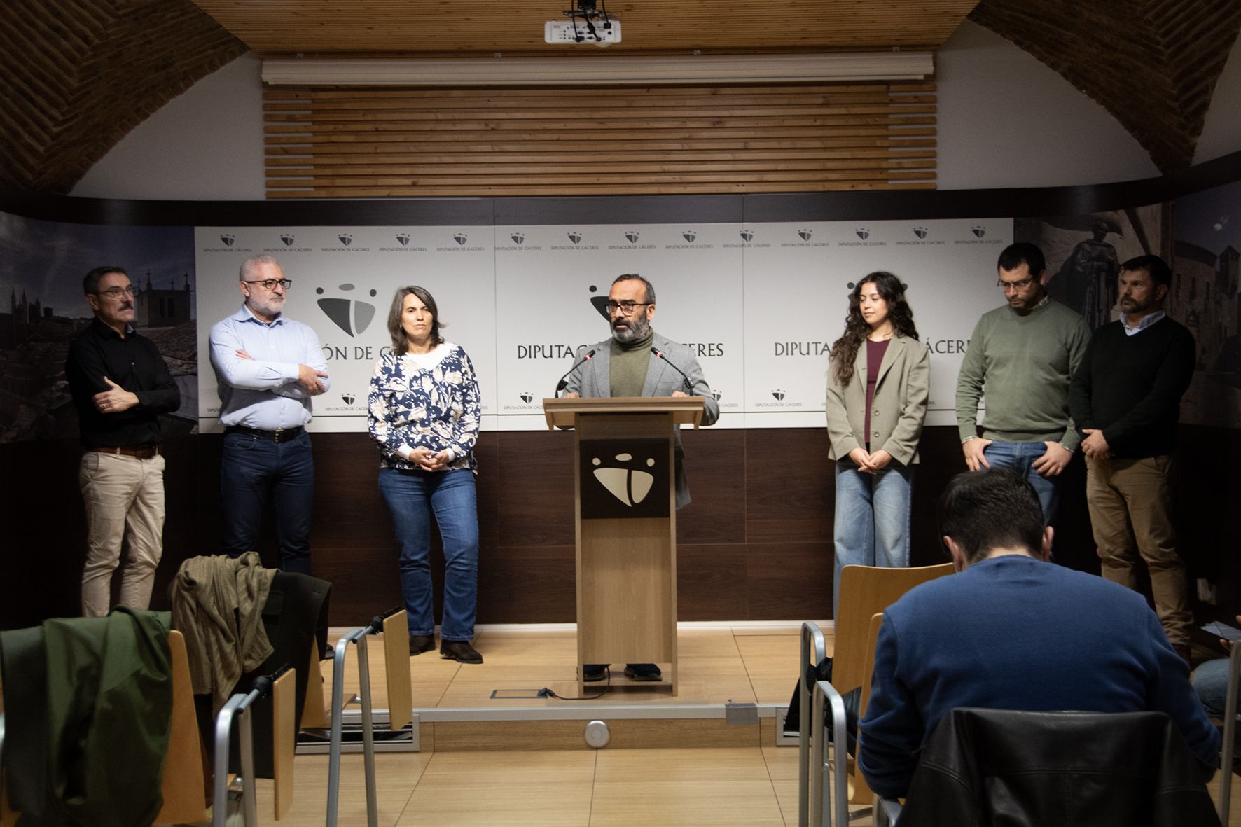Representantes de MásMedio, las universidades de Extremadura y Évora y el CSIC presentan el convenio de investigación de residuos antimicrobianos.