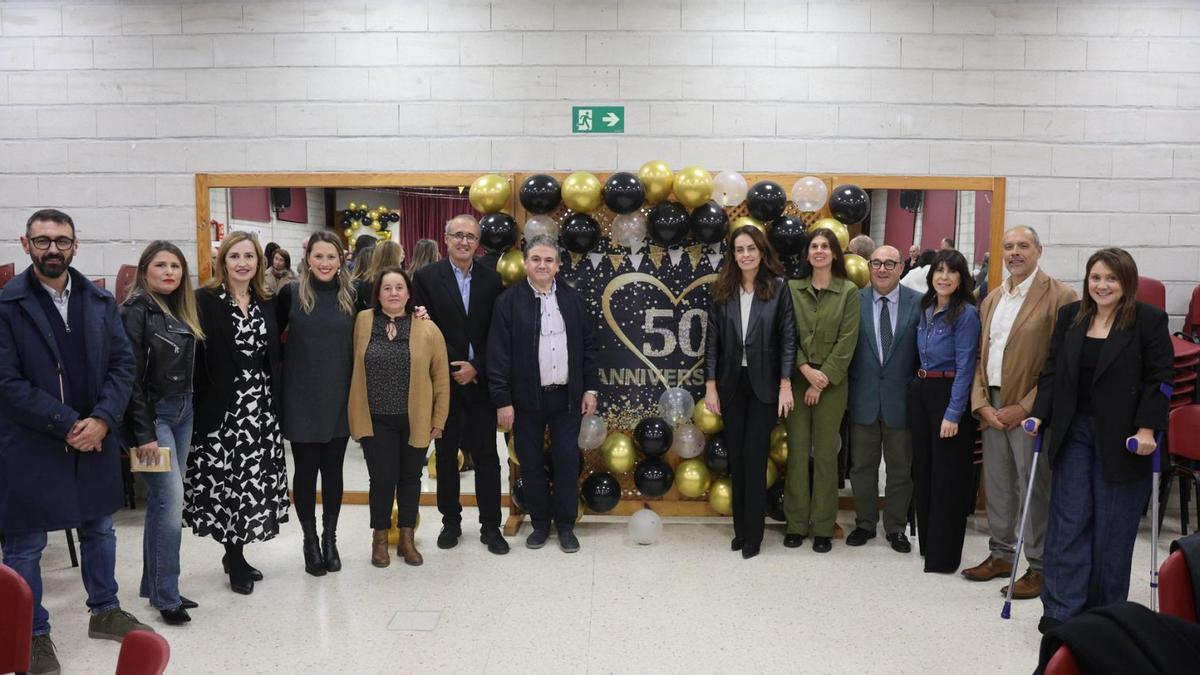 La dirección del CPI Arquitecto Palacios junto al alcalde de Nigrán, ediles y responsables de la Consellería de Educación.