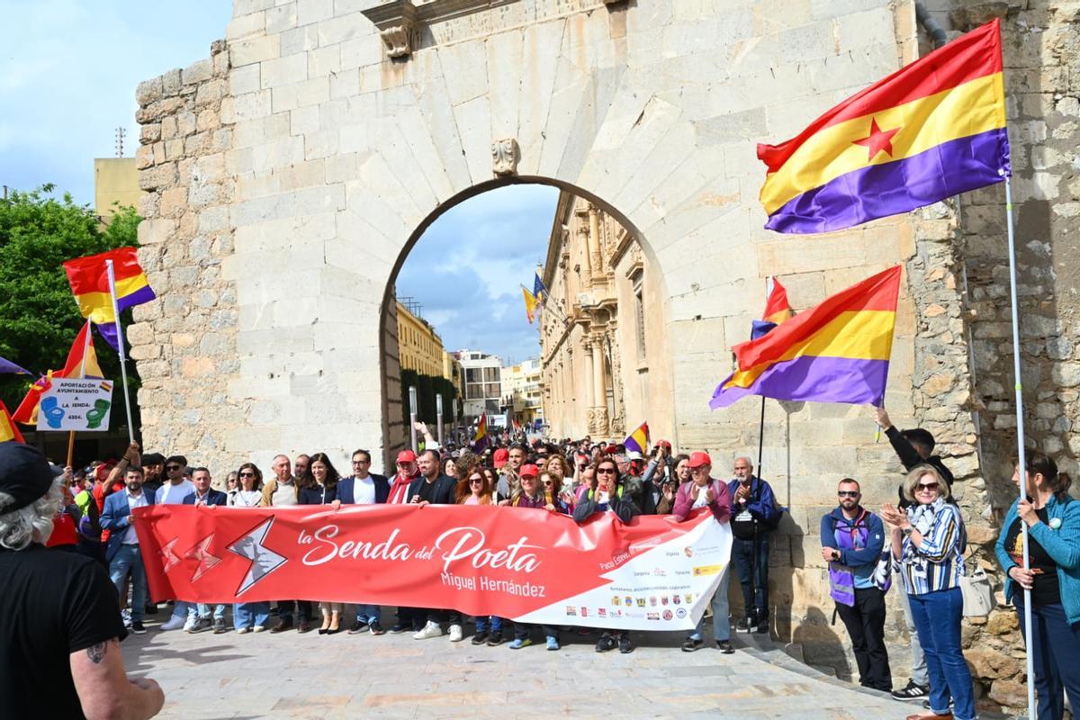 La Senda del Poeta Miguel Hernández arranca en Orihuela con cientos de participantes