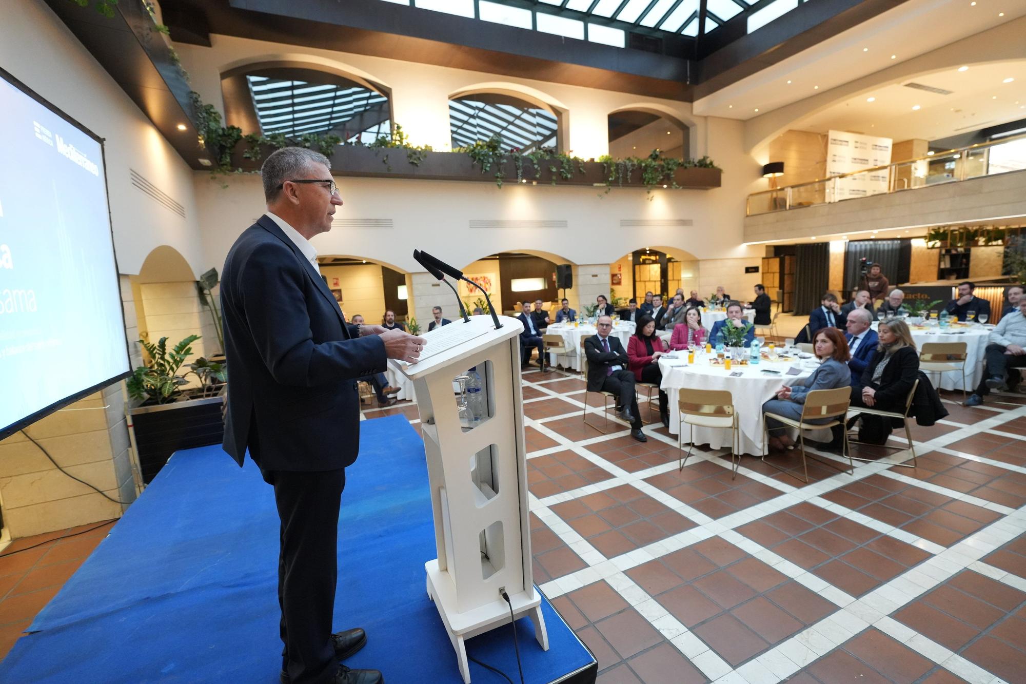 Las mejores imágenes del desayuno empresarial con el conseller Rafa Climent