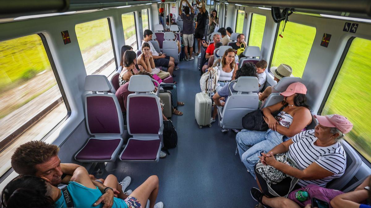 Valencia VLC Reportaje sobre los nuevos trenes de cercanías de Renfe ya usados en la Comunidad de Madrid. Linea 2 Valencia Gandía