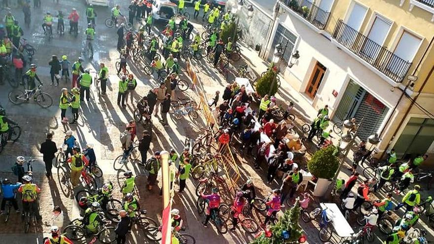 En bici por Elda en el Día de la Constitución