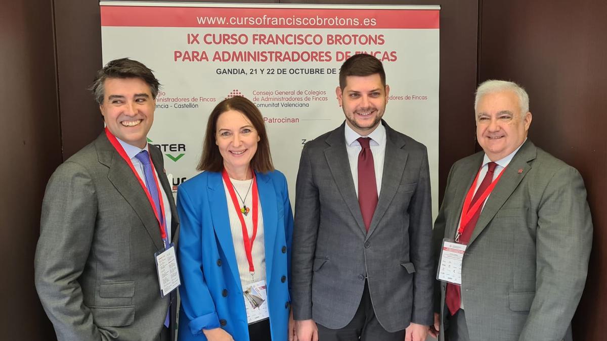 El alcalde de Gandia junto a representantes de los administradores de fincas de la C. Valenciana