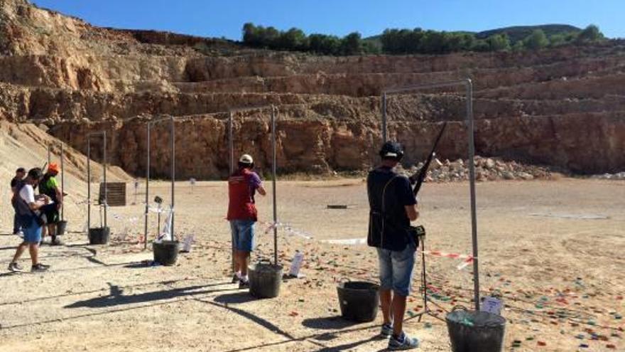 Empresarios de áridos prueban en Corbera el uso de la cantera con fines culturales, sociales y deportivos