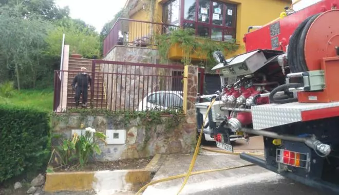 Crisis del Coronavirus | La UME desinfecta un centro de menores en Arucas