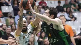 El 'pinchazo' del Joventut aúpa al Valencia Basket a la tercera plaza