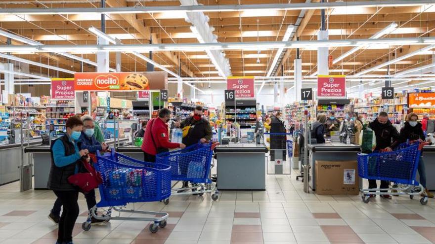 Localizan en unos baños el cadáver de una mujer muerta mientras hacía la compra en el super