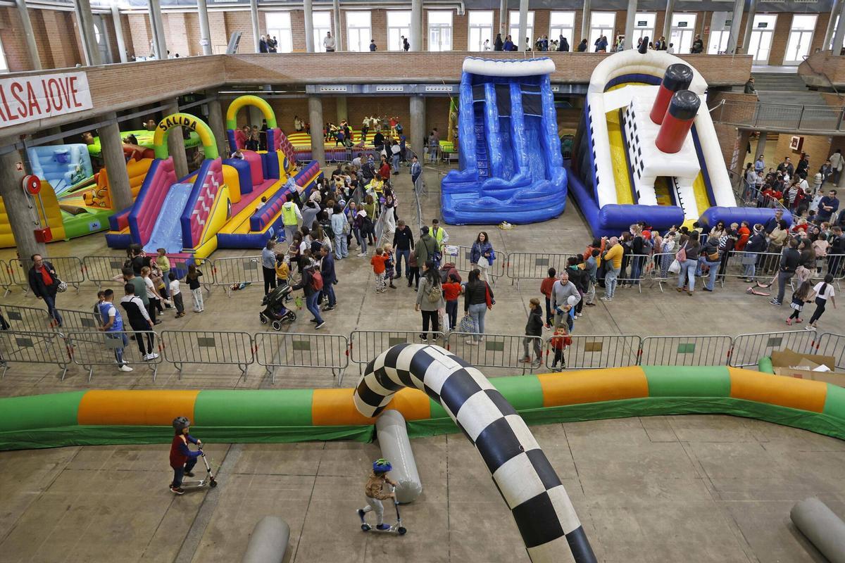 Girona. Palau Firal. Segona edicio de La Mona 2026. El parc infantil de Setmana Santa.